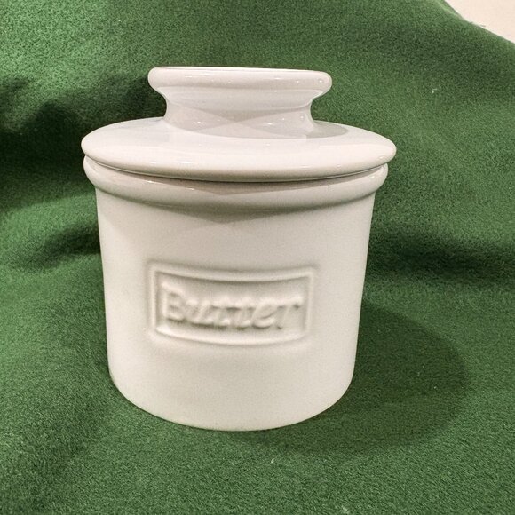 L. Tremain White 2-Piece Ceramic Butter Bell Crock Dish Keeper 2021 - Picture 1 of 8